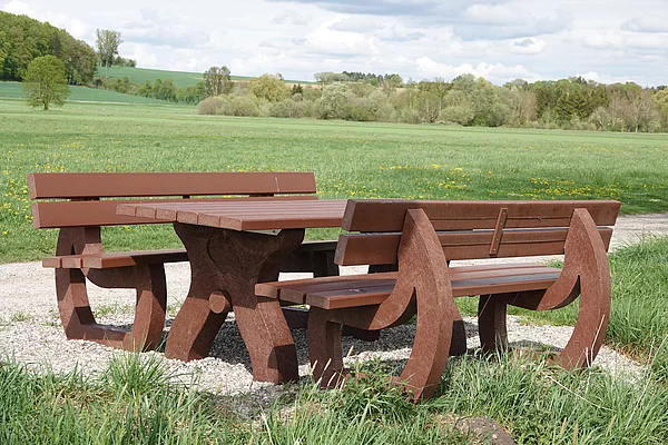 Brotzeitbank im Moos
